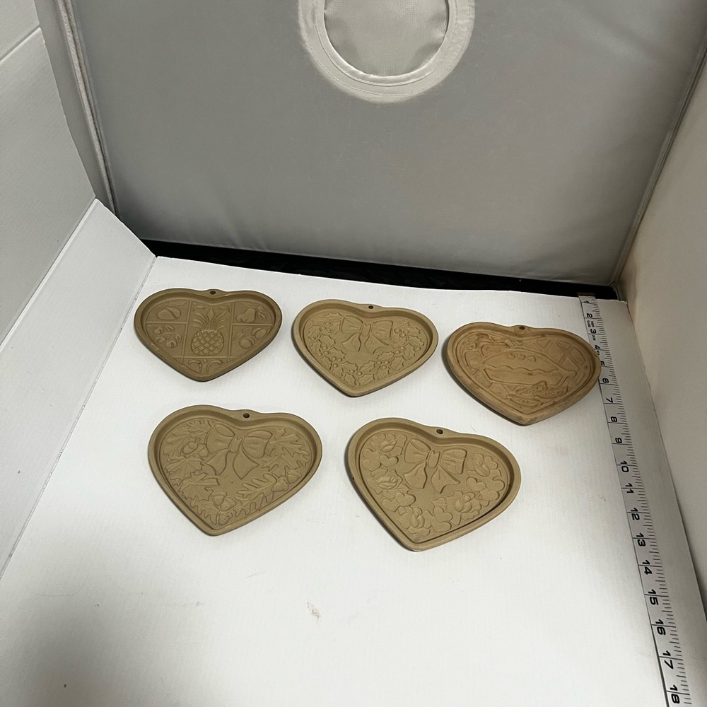 The Pampered Chef Heart-Shaped Stoneware Set - Tan